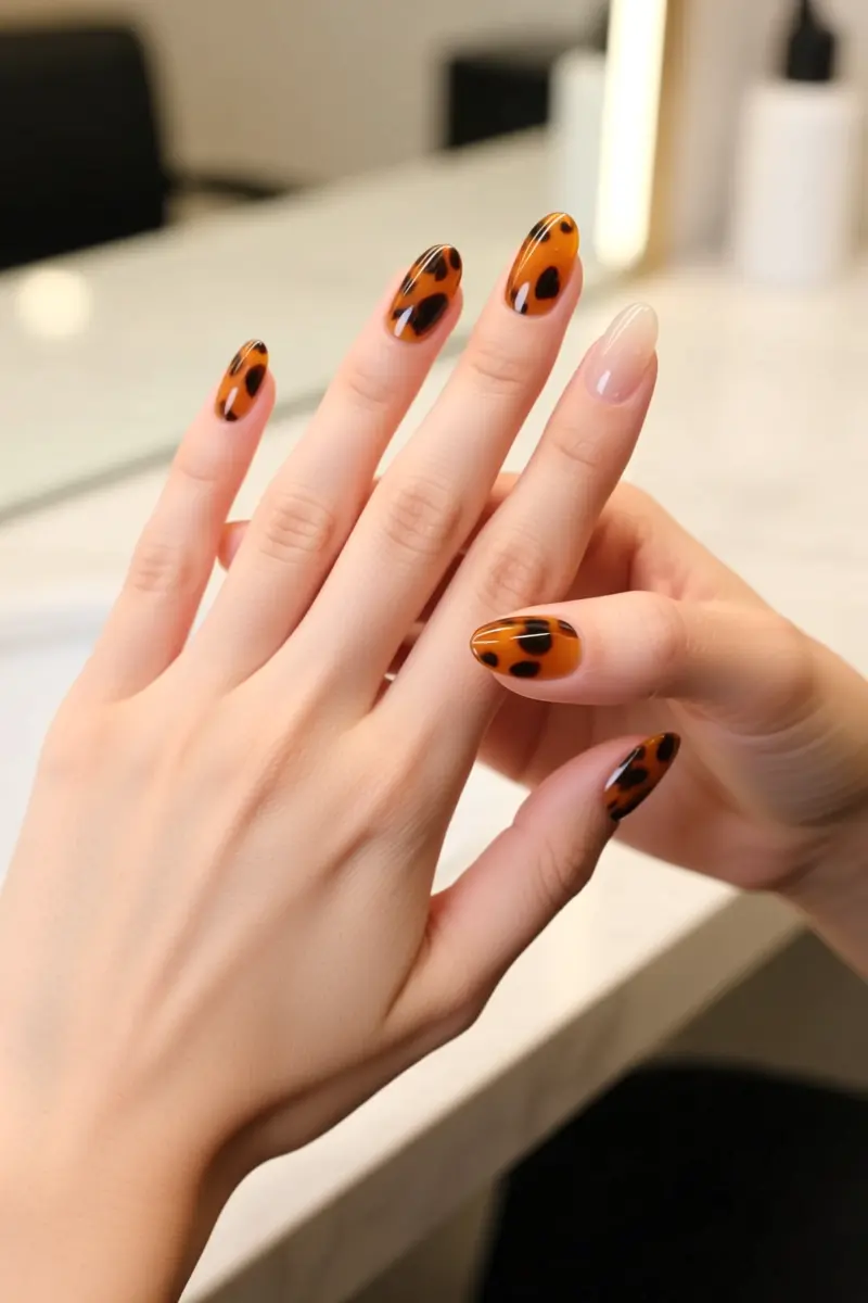 8. Cozy Tortoiseshell Accent Nails for Winter