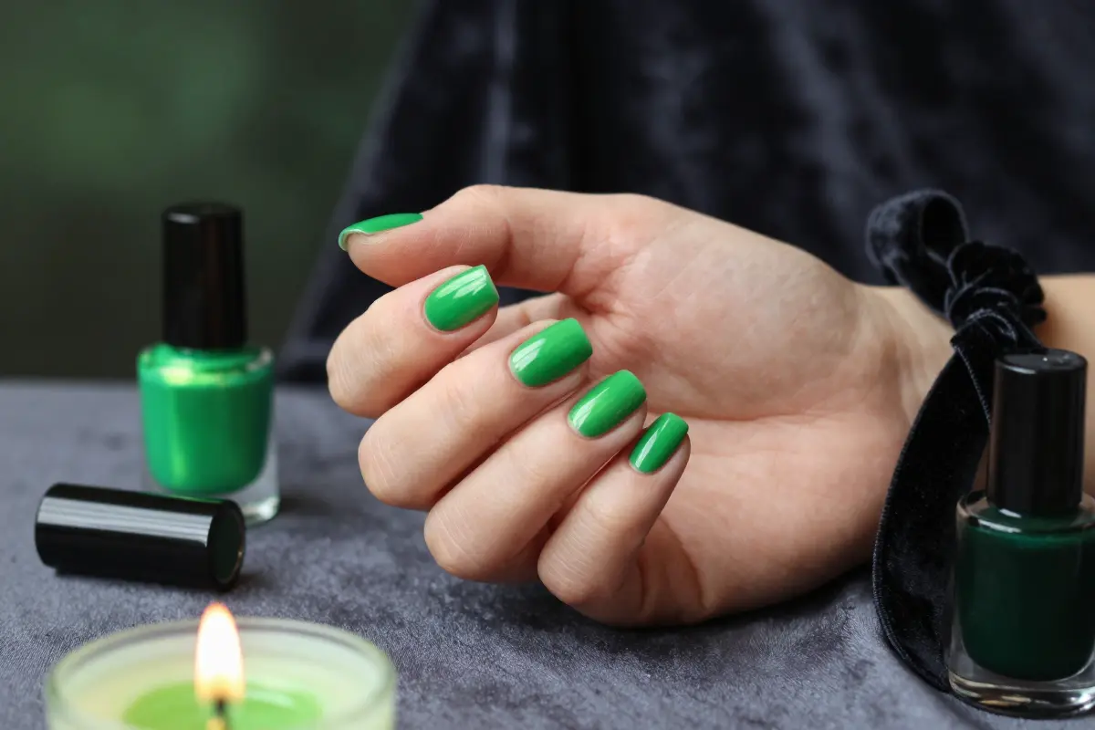 5. Velvet Magnetic Cat-Eye in Toxic Absinthe Green